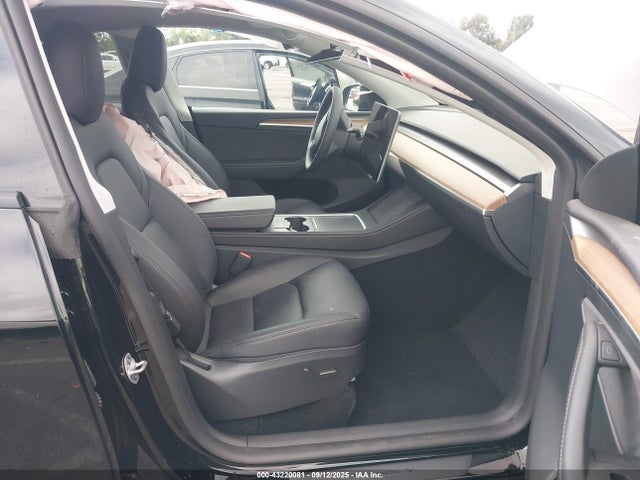 2024 TESLA MODEL Y 7SAYGDEDXRF111867 Photo 4