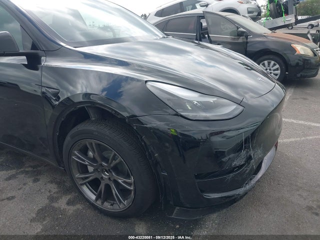 2024 TESLA MODEL Y 7SAYGDEDXRF111867 Photo 5