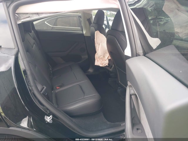 2024 TESLA MODEL Y 7SAYGDEDXRF111867 Photo 7