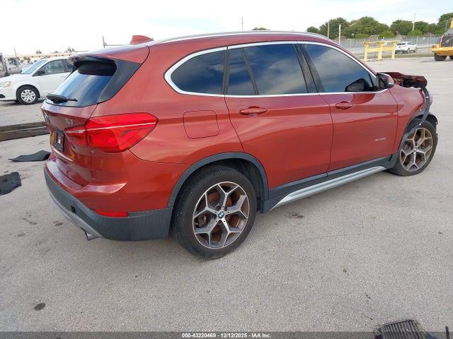 2018 BMW X1 WBXHU7C38J5H43862 Photo 3