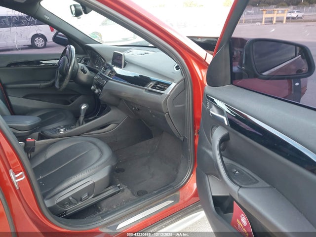 2018 BMW X1 WBXHU7C38J5H43862 Photo 4