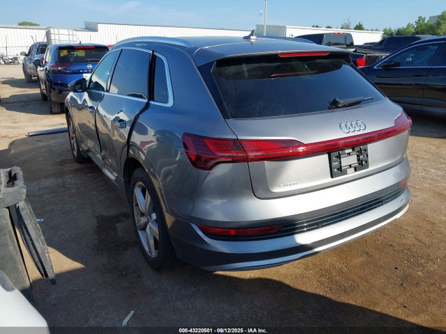 2019 AUDI E-TRON WA1LABGE4KB015125 Photo 2