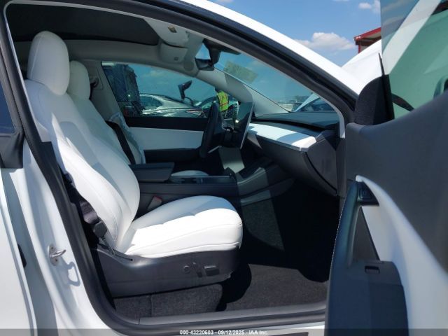 2021 TESLA MODEL Y 5YJYGAEE7MF179038 Photo 4