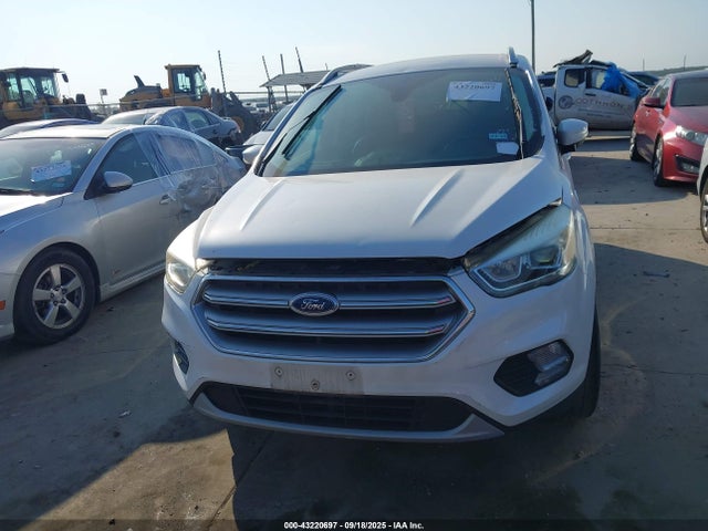 Продажа на аукционе авто 2017 Ford Escape Titanium, vin: 1FMCU9JD0HUD84692, номер лота: 43220697