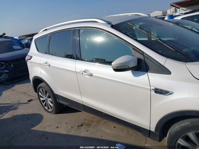 Продажа на аукционе авто 2017 Ford Escape Titanium, vin: 1FMCU9JD0HUD84692, номер лота: 43220697
