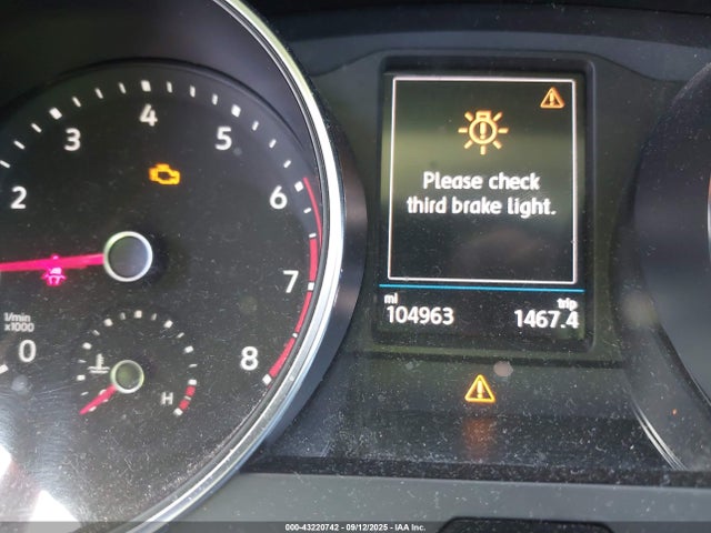 Volkswagen 2018 2018 3VV3B7AX5JM161861 Image 16