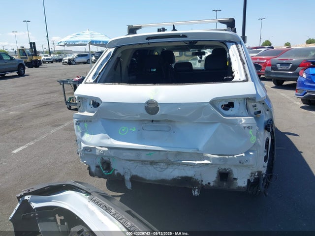 Volkswagen 2018 2018 3VV3B7AX5JM161861 Image 17