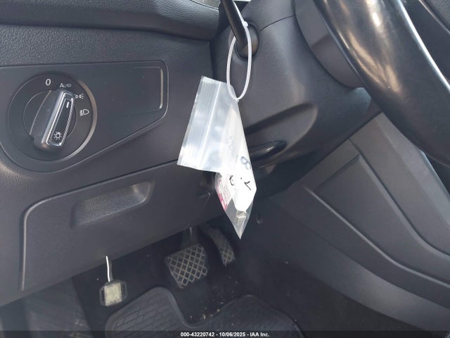 Volkswagen 2018 2018 3VV3B7AX5JM161861 Image 19