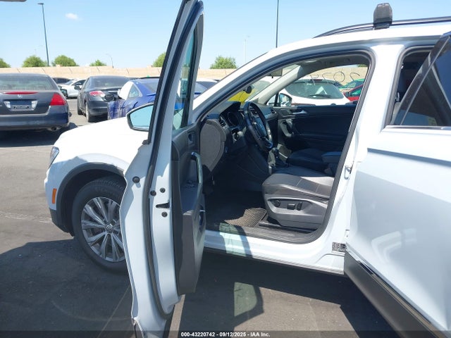 Volkswagen 2018 2018 3VV3B7AX5JM161861 Image 5