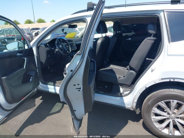 Volkswagen 2018 2018 3VV3B7AX5JM161861 Image 8