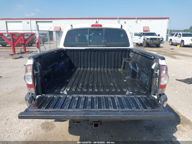 Toyota Tacoma Base V6 2015 3TMLU4EN3FM194168 Image 16