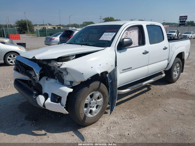 Toyota Tacoma Base V6 2015 3TMLU4EN3FM194168 Image 2
