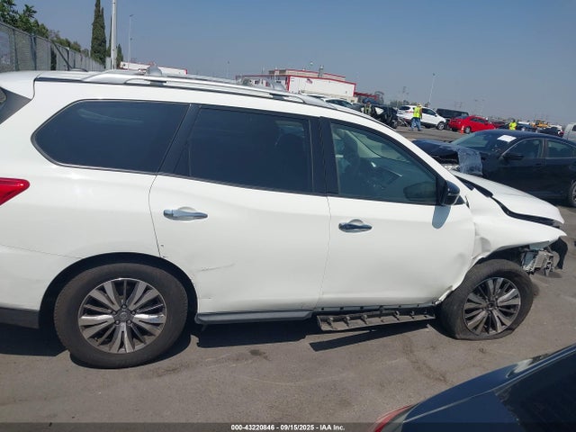 Nissan 2018 2018 5N1DR2MN2JC605710 Image 13