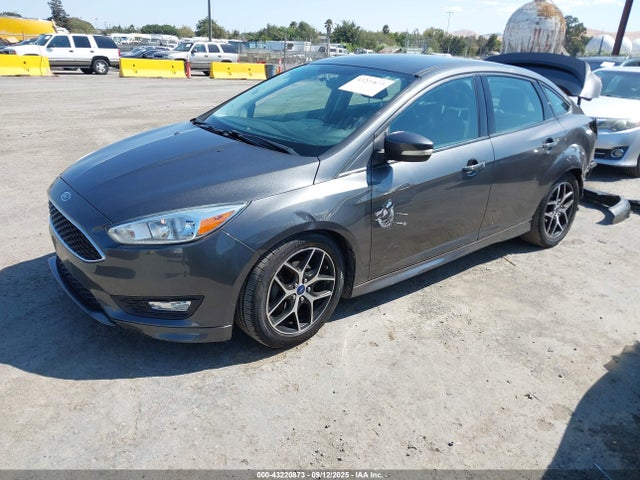 Ford Focus 2015 1FADP3F25FL218200 Image 2