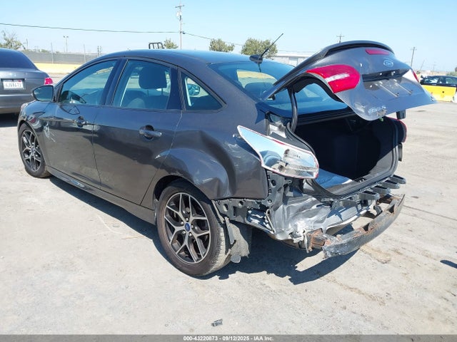 Ford Focus 2015 1FADP3F25FL218200 Image 3