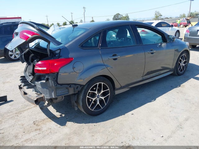 Ford Focus 2015 1FADP3F25FL218200 Image 4