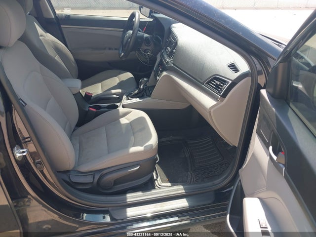 Hyundai 2017 2017 5NPD74LF7HH203308 Image 5