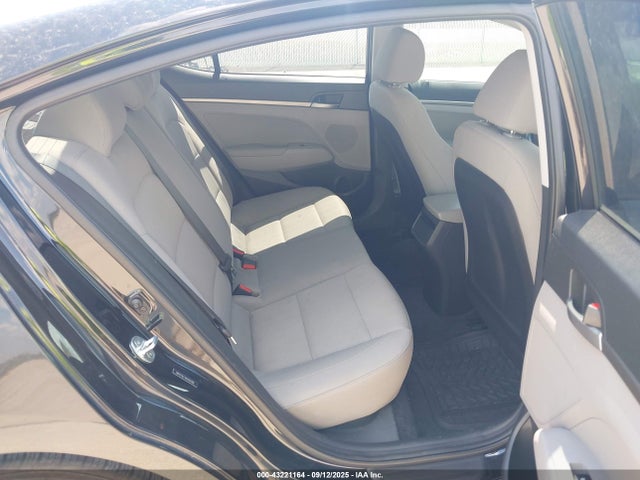 Hyundai 2017 2017 5NPD74LF7HH203308 Image 8