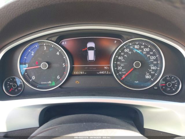 2011 VOLKSWAGEN TOUAREG WVGFK9BPXBD002056 Photo 6