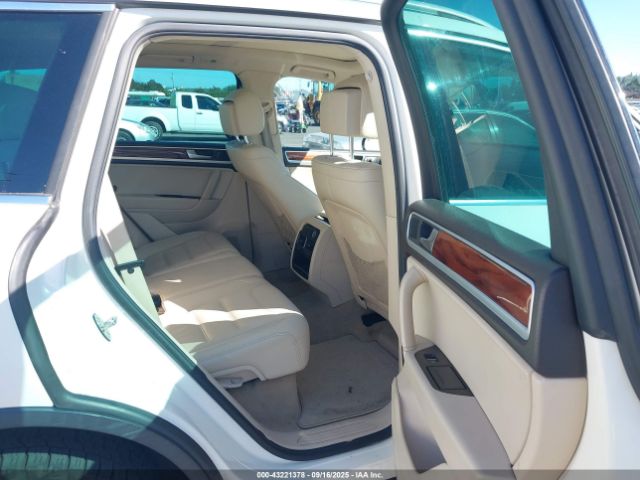 2011 VOLKSWAGEN TOUAREG WVGFK9BPXBD002056 Photo 7