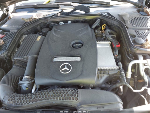 2015 Mercedes-benz C 300 4matic მანქანა იყიდება აუქციონზე, vin: 55SWF4KB9FU034252, აუქციონის ნომერი: 43221437