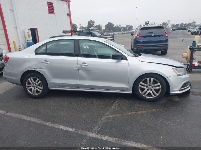 3VW2K7AJ3FM212235 Volkswagen Jetta