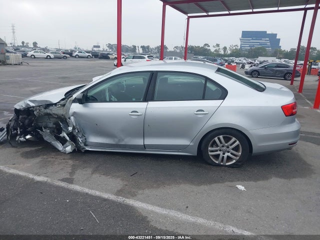 3VW2K7AJ3FM212235 Volkswagen Jetta