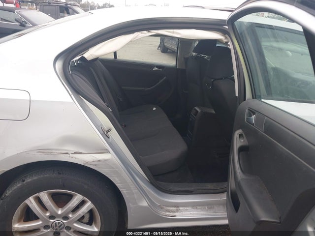 3VW2K7AJ3FM212235 Volkswagen Jetta