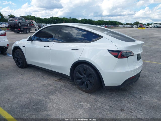 2025 TESLA MODEL Y 7SAYGAEE4SF283972 Photo 2