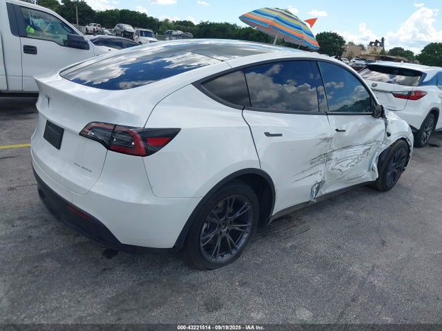 2025 TESLA MODEL Y 7SAYGAEE4SF283972 Photo 3