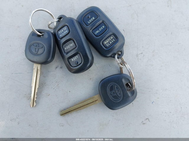 43221574 :رقم المزاد ، 2T1KR32E66C589949 vin ، 2006 Toyota Matrix Xr مزاد بيع