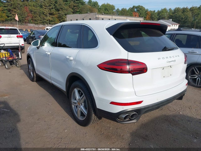 2016 PORSCHE CAYENNE WP1AB2A22GLA96716 Photo 2