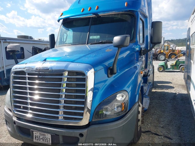 3AKJGLD54GSGU9591 Freightliner detroit diesel dd15 ev