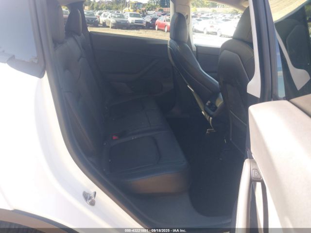 2021 TESLA MODEL Y 5YJYGDEE3MF125592 Photo 7