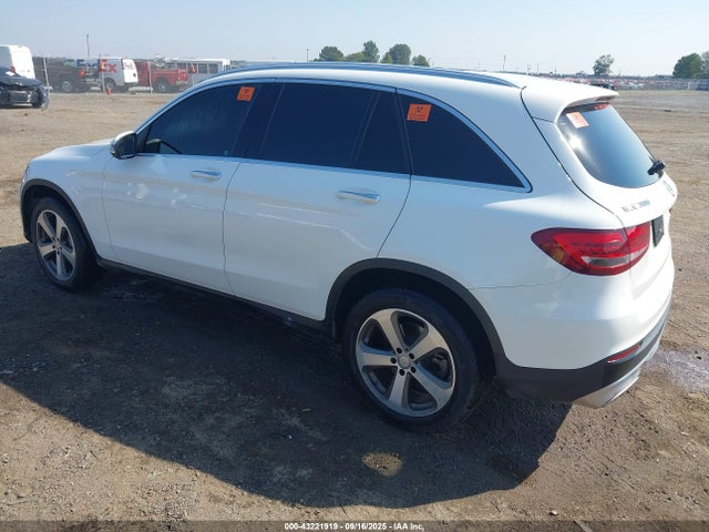 2016 MERCEDES-BENZ GLC 300 WDC0G4JB2GF103571 Photo 2
