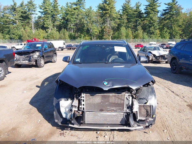 BMW X1 2016 WBXHT3C38GP884906 Image 12