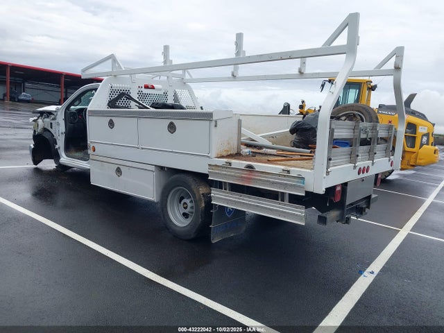 1GB3WREY9MF269944 Chevrolet Silverado 3500hd Chassis Work Truck