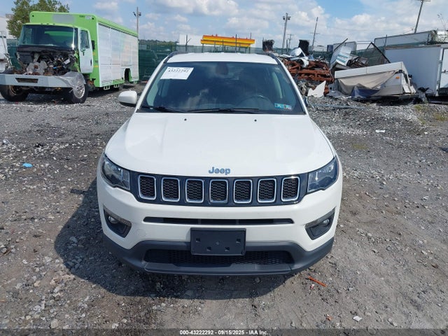 Jeep 2019 2019 3C4NJDBB8KT741852 Image 12