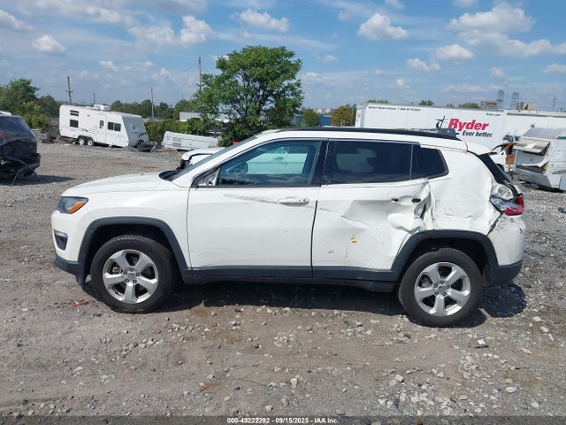 Jeep 2019 2019 3C4NJDBB8KT741852 Image 14