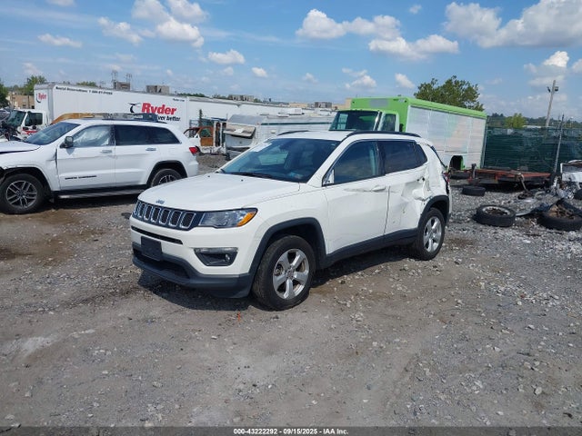Jeep 2019 2019 3C4NJDBB8KT741852 Image 2
