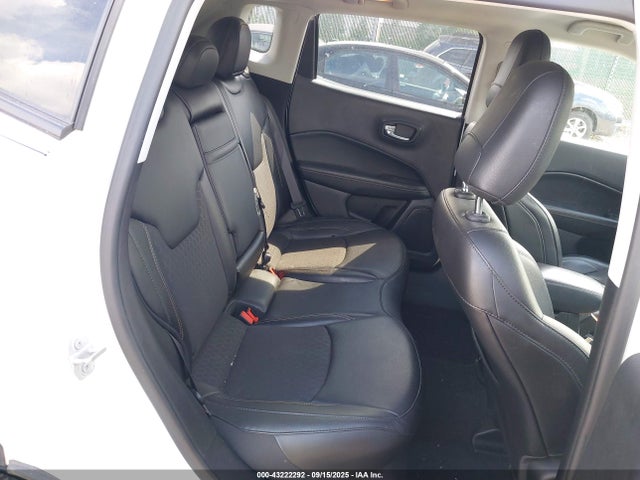 Jeep 2019 2019 3C4NJDBB8KT741852 Image 8