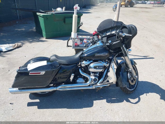 Harley-Davidson Street Glide 2023 1HD1KBC17PB614796 Image 13