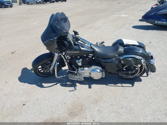 Harley-Davidson Street Glide 2023 1HD1KBC17PB614796 Image 14