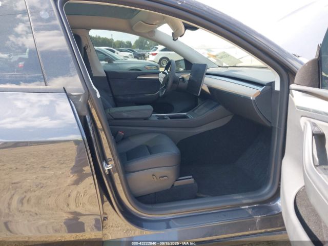 2024 TESLA MODEL Y 7SAYGDEE8RA252314 Photo 4
