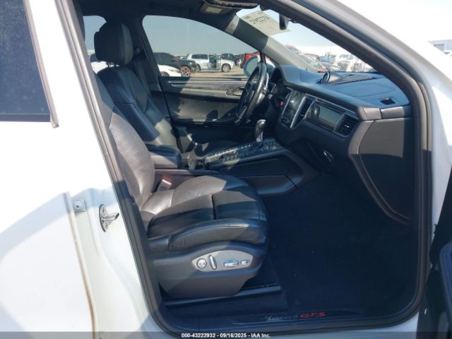 2017 PORSCHE MACAN WP1AG2A58HLB56043 Photo 4