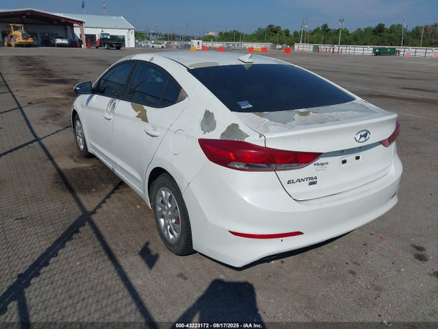 Hyundai Elantra 2017 5NPD74LF1HH162268 Image 3