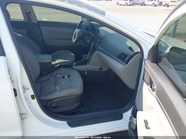 Hyundai Elantra 2017 5NPD74LF1HH162268 Image 5