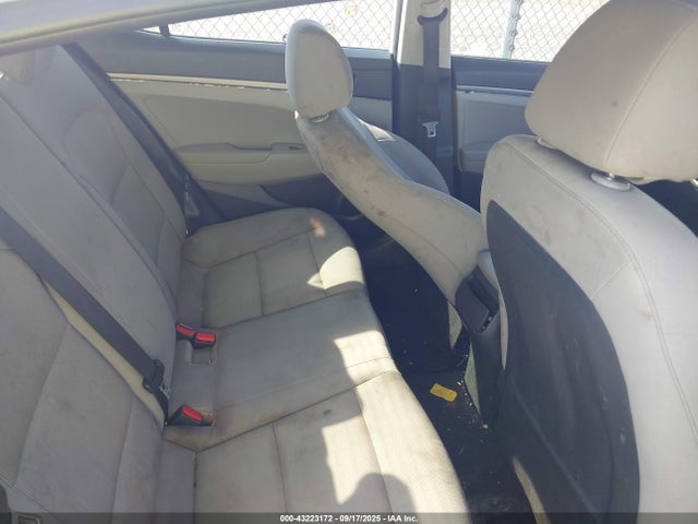Hyundai Elantra 2017 5NPD74LF1HH162268 Image 8
