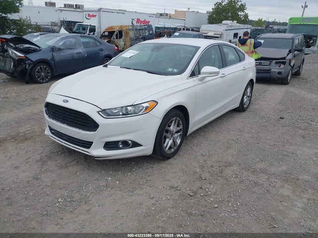 Ford 2014 2014 3FA6P0HD8ER145894 Image 2