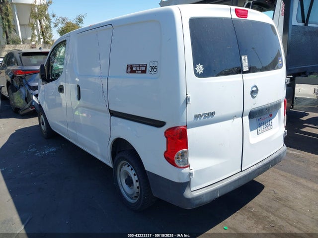 3N6CM0KN3HK711218 Nissan 2017